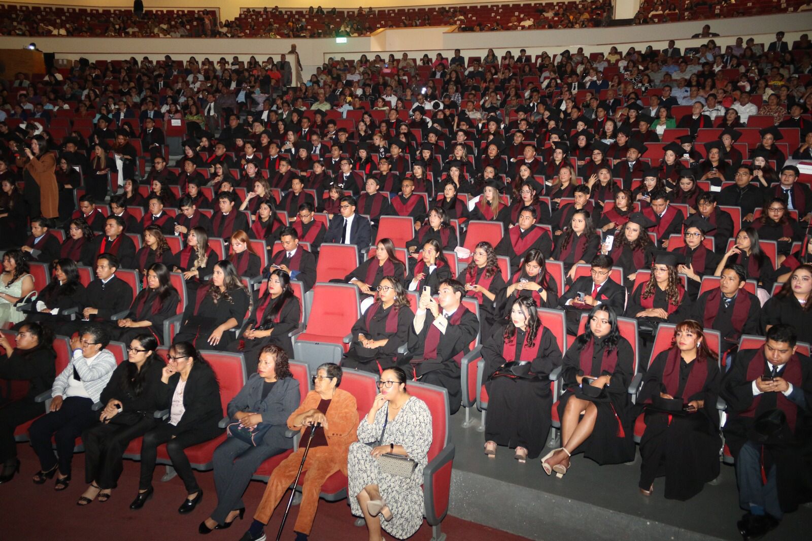 Culminaron estudios en Ciencias Económicas Administrativas de la UATx